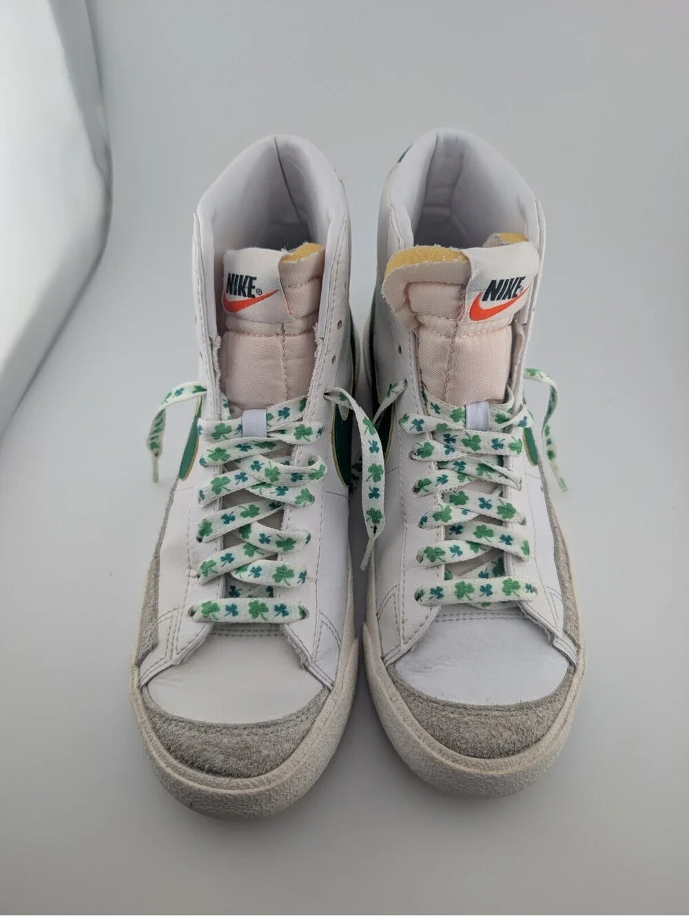 Nike Kids Sz 5.5 Blazer Mid '77 Vintage White Pine Green Sneakers Shamrock Laces